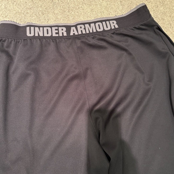 UNDER ARMOUR BLACK LOOSE FIT ATHLETIC PANTS WITH POCKETS, DRAWSTRING AND DETAILS - Picture 6 of 8